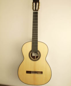 Jesse Moore classical luthier guitarr