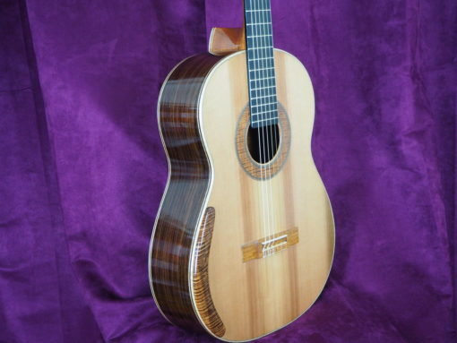 classical concert guitar of the luthier graham caldersmith availaible on our website www.concert-classical-guitar.com cedar table and indian rosewood back and sides, three quarter view