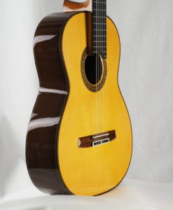 Masaki Sakurai Maestro-RF classical guitar luthier Masaru Kohno