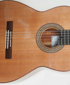 classical concert guitar of the luthier John Price - australie - cedar table and back and sides in myrtle wood, lattice. Powerful sound