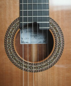classical concert guitar of the luthier John Price - Australie - Table in cedar and back and sides in South American rosewood, lattice. Powerful sound