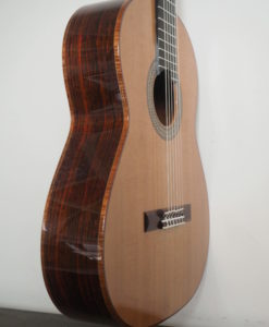 classical concert guitar of the luthier John Price - australie - cedar table and back and sides in myrtle wood, lattice. Powerful sound